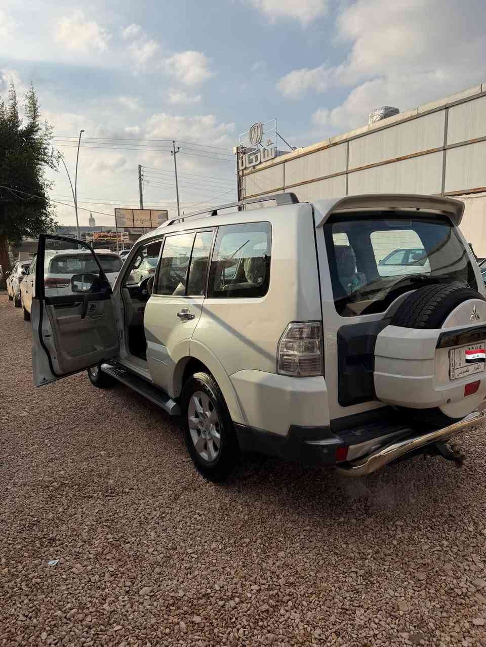 باجيرو 2009 حبتور
 فول مواصفات
 خليجي 
السياره جديده مال جناي 
فورويل 
 كشن كهربائي
 اشارة بل مري شفط 
تحكم ستيرن  
فتحه 
ثلاجه
تبريد ثلاث قطع 
حساسات خلفيه 
دمام خلفي 
 تخم تاير  
رقم مميز
سياره جديده لوك محرك V6
سعر 125 وبيهه مجال 
الرقم ***********
