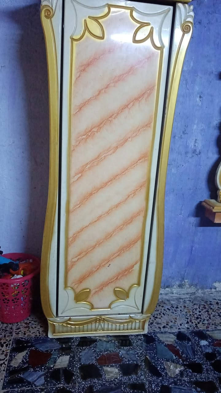 غرفه اخشاب ماليزي للبيع ب400وبيها مجال للاستفسار الاتصال ***********واتساب فقط
