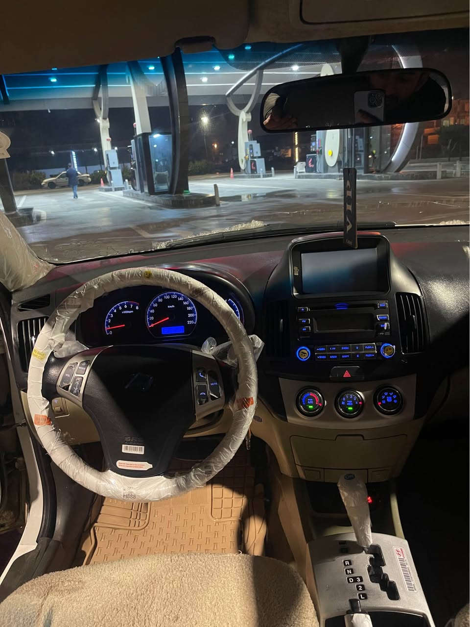 فڕۆشتنی خێرا 🔥🔥
ئەڤانتی 2009 بڕاوەی دوبەی
بێ دەعم و لێدراوە سەیارە سەقفی بە شەرت بۆیاخی نیە 
هەیکەلی هەتا بڵێی چوانە 
چوار تایەی لۆک 
خایسی نیە 
کارەبایی هەمووی بە شەرت
مەکینە بچوک مەرخوبی بازار
سەیارەکە ماڵی دۆستە 
سعری ٤٩ گەڵا و مەجال
شوێن ڕانیە 
*********** رانية, السليمانية
