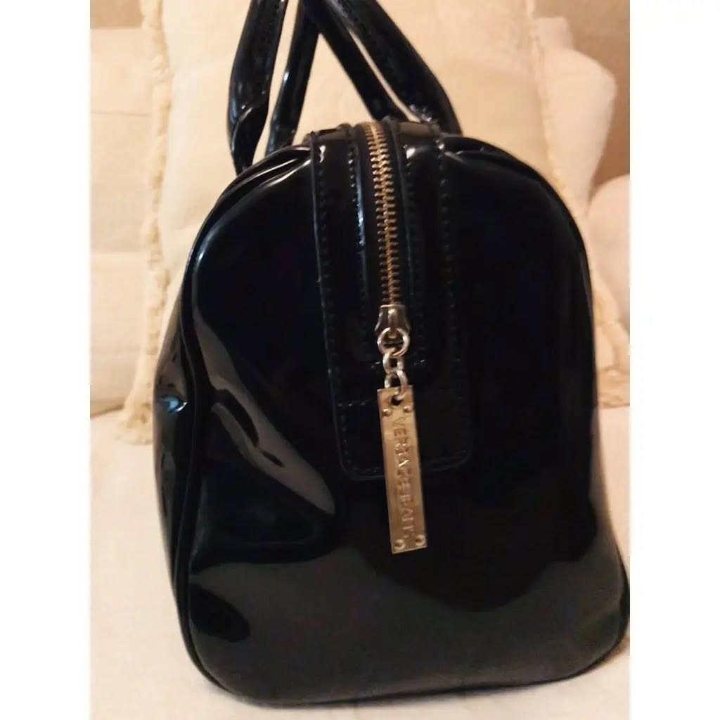Versace جلد روغان حجم كبير كود


**إذا كنت صاحب هذا الإعلان وتريد حذفه لأي سبب، رجاءا أرسل رسالة إلى الدعم الفني**