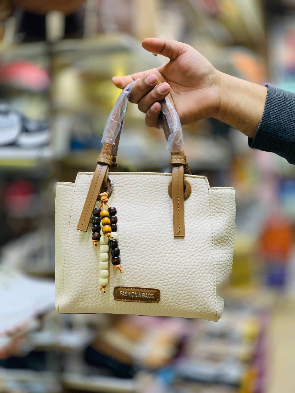 قمة الاناقة والجمال 🥰

موديلات حديثة وحصري 

احدث موديلات للحقائب النسائية 

بتصاميم مختلفه وحصريه😉

موديلات انيقة تناسب جميع الاذواق 🌹

كما يمكنكم الشراء عن طريق خدمة التوصيل 

كافه محافظات العراق 🇮🇶. 5.000 

للحجز والاستفسار ***********
______________________
العنوان   بابل المسيب شارع البلديه فرع الاول خلف مكتبه المدرسه
