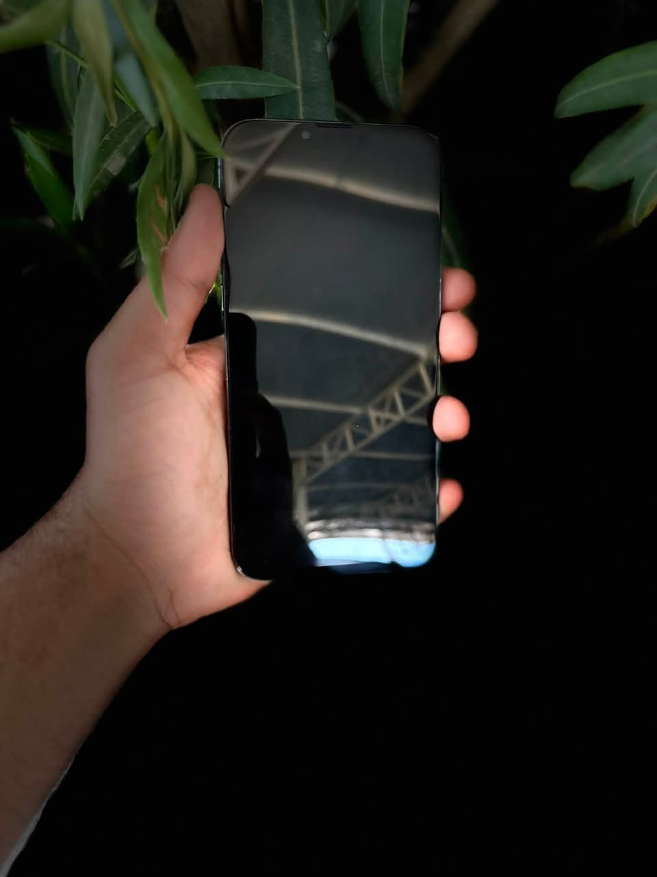 ايفون ١٣ برو ماكس مبدل شاشه وبطاريه وبصمه شكل وبي مشكله بسيطه سعره ٣٥٠ ومع مجال ***********
