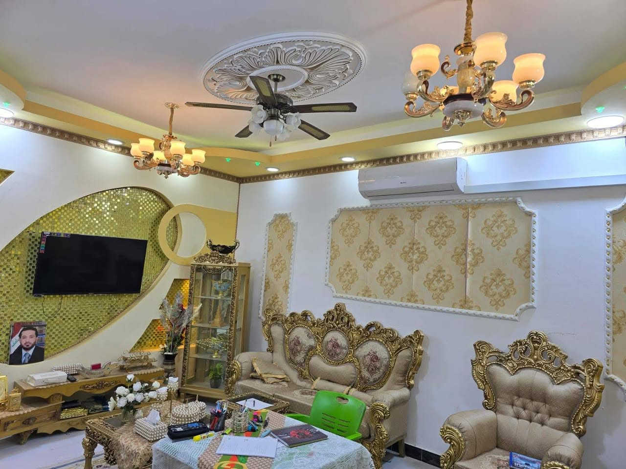 يعلن مكتب المرتضى للعقارات عن توفر
بيت للبيع ، في الاربع شوارع ، قرب مدارس الادريسي
طابقين ، بناء حديث
المساحة / 266 متر
الواجهة / 13.5 متر ، واجهة حجر
يحتوي على / 5 غرف وصالة واستقبال ومطبخ وكراج وحديقة وصحيات
سعر البيت / 550 مليون

توجد لدينا عروض اخرى
للأستفسار الاتصال على الارقام التالية 
*********** - ***********
نستقبل كافة العروض والاعلانات نشرها وترويجها مجانا
عنوان المكتب / الجنينة / شارع جامع الكرناوي / مقابل فتافيت سنتر
