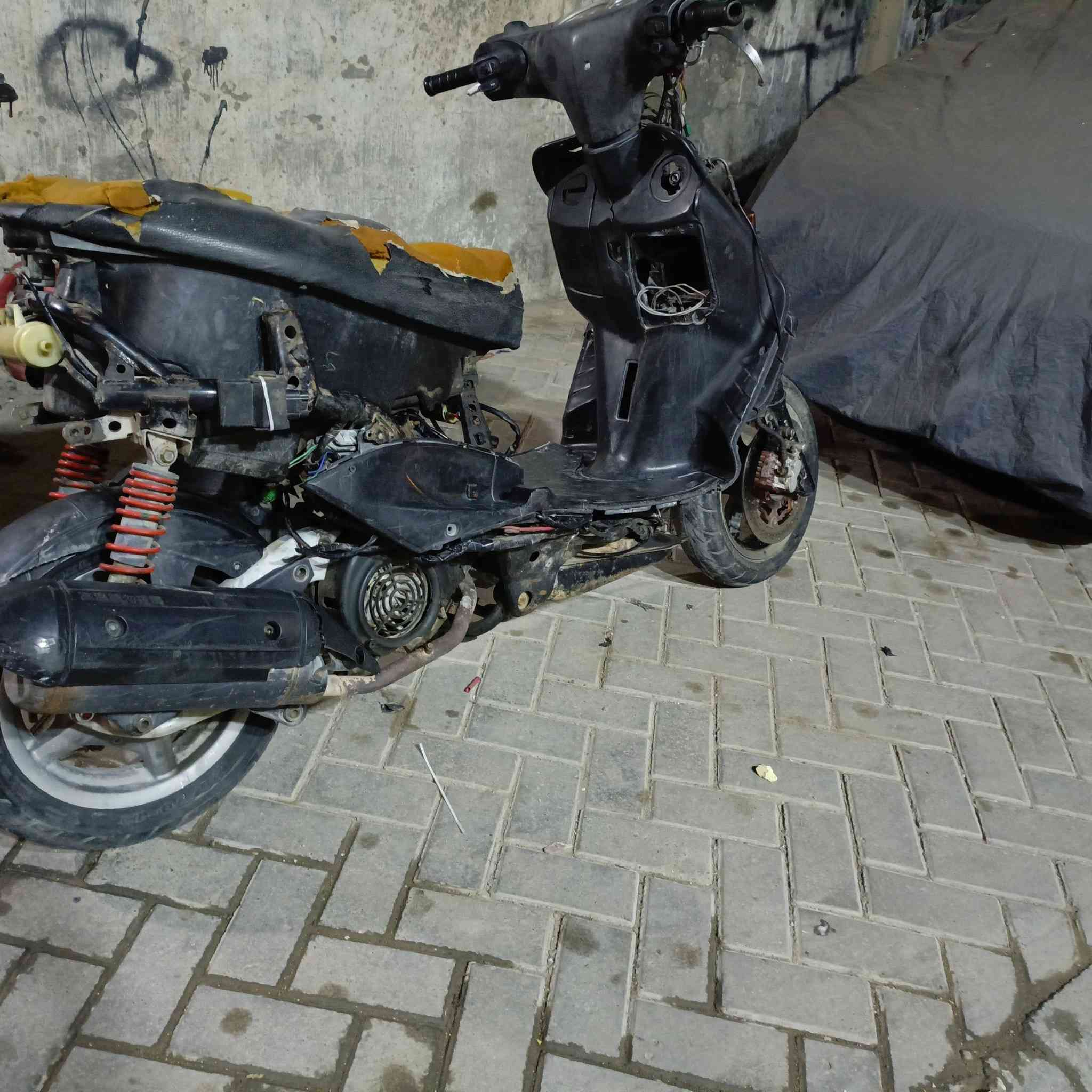 السلام عليكم للبيع سكنس نوزل الدراجه تشتغل وتطفه وكعد الباتري ابيع هيج قفل استيرن قفل صندوك  ابيع عله هل حطه مكينه مكفوله من تبخير ونظوح السعر ١٧٠ وبيه مجال بصيط


**إذا كنت صاحب هذا الإعلان وتريد حذفه لأي سبب، رجاءا أرسل رسالة إلى الدعم الفني**