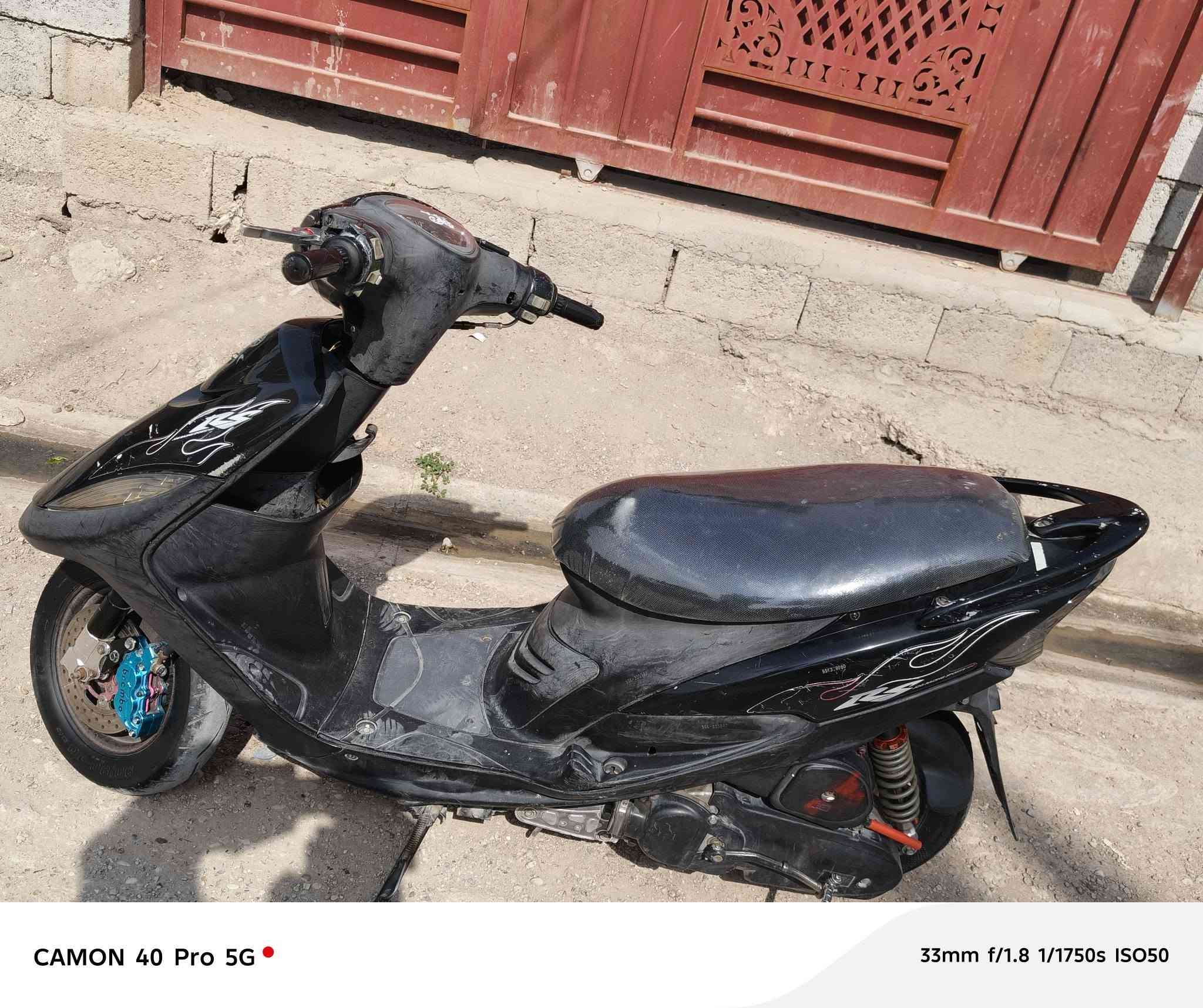 سلام عليكم ماكس رمبه صار ٣  اشهر من نازله الدراجه بلاديه مزوده دبلات +فج بريك امامي وخلفي+  يدات +شيال + لايت زنون عالي ناصي + دمام دراجه مكفوله كفاله عامه مكان خان بني سعد السعر 600 وبيه مجال قليل *********** بيه وتساب
