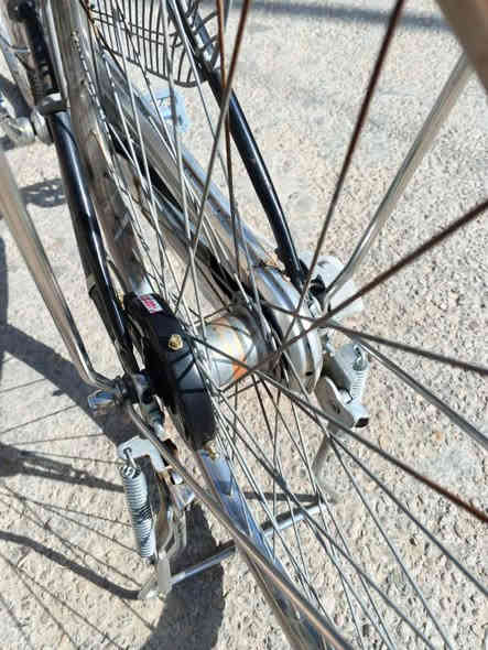 السلام عليكم بايسكل حاوية قبل فترة اخذتة البايسكل نضيف كير وحساس كير 3 نمر السعر 115 وبي مجال مكاني كربلاء الرقم ***********
