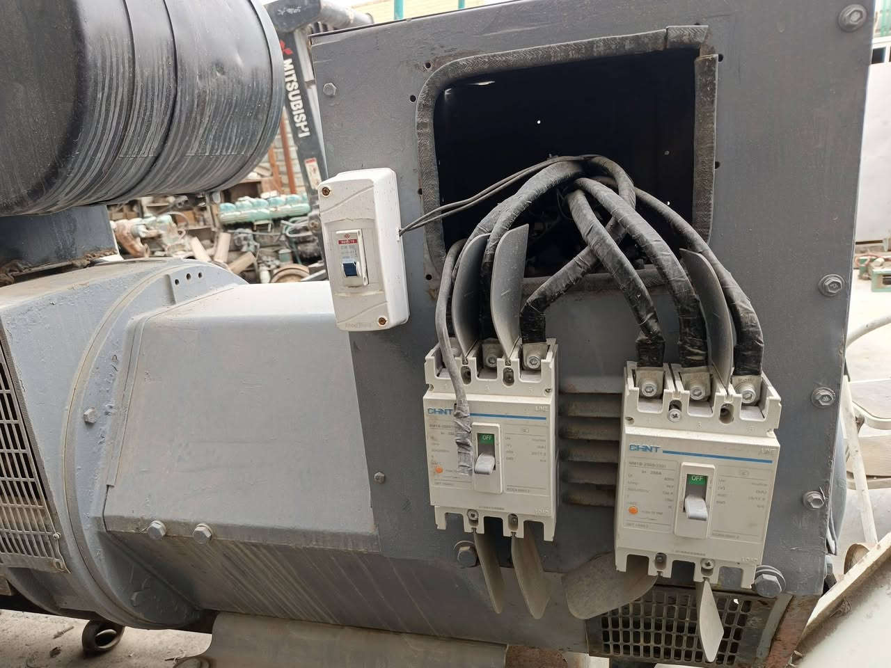 مولدة كمنز 24 ولف توليد 250 كيفي راديتر جديد وقواطع كهرباء جدد كلشي جديد رقم ***********
