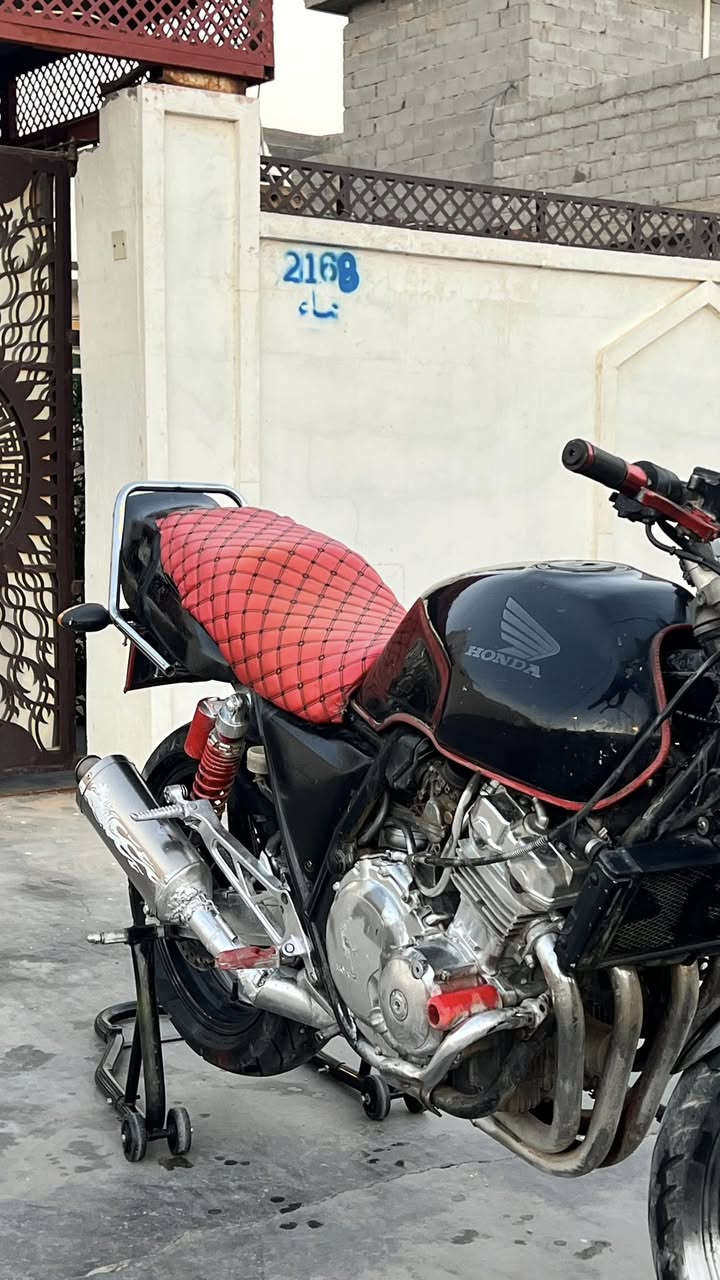 السلام عليكم
‏CB4 جيل اول 16 ولف بدون اوراق 
للبيع مستعجل ع بيعتهاا 
الدراجة كاملة من كلشي نقصهاا بس العدادات واحد منهن مكسور شغاله نكره صلف بيهاا بس صوت تفيلس والباقي مكفوول سعرهاا ( مليون و 100) وبيهاا مجال قليل 
مكاني الانبار قضاء عامرية الصمود 
***********
