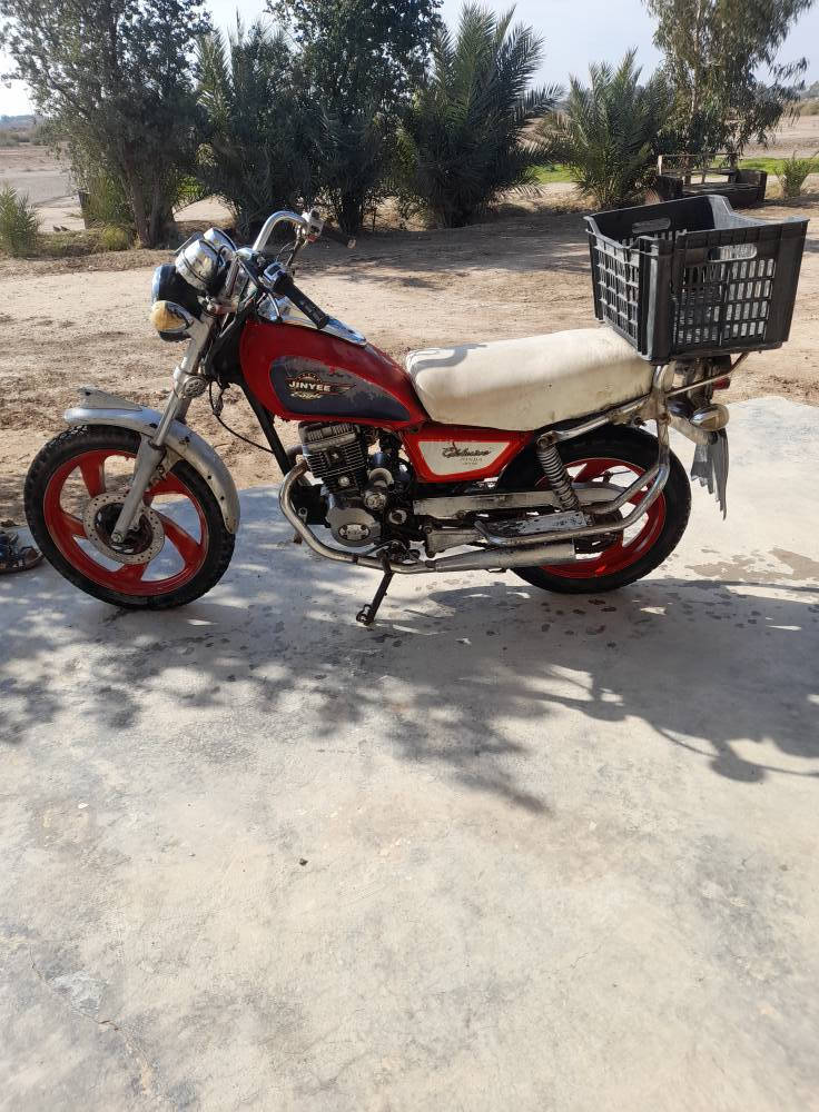 ياالله بسم الله  اسلام عليكم دراجه جني موديل 2015 كفاله عامه بدون اوراق محرك شوفت عينك فول انضافه وشلعه ومعدل سلف شغال بس نقص شخاطه لايت شغال هورن شغال اشاير كامله بس نقص اربط وبس مكان كنعان سيسبانه *********** السعر (225)وبيه مجال الوجوهكم الطيبه 🥱🖊
