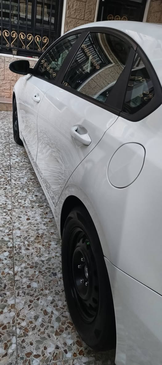 سلام عليكم
كيه فورتي ٢١
حادث مرفق مع الصور جاملغ خلفي بدون دواخل بدون ايرباك 
وكلير بنيد من امريكه قطعتين يعني 
مبينه موصفاته محاجه الذكر 
سياره بسمي بغداد ماشيه ٤٩ 
سياره جديده ونظيفه 
كير أي تي 
مكينه ٢٠٠٠ دوش 
مكاني بغداد لامين 
سعر ١٤٤ وبيه مجال 
***********
