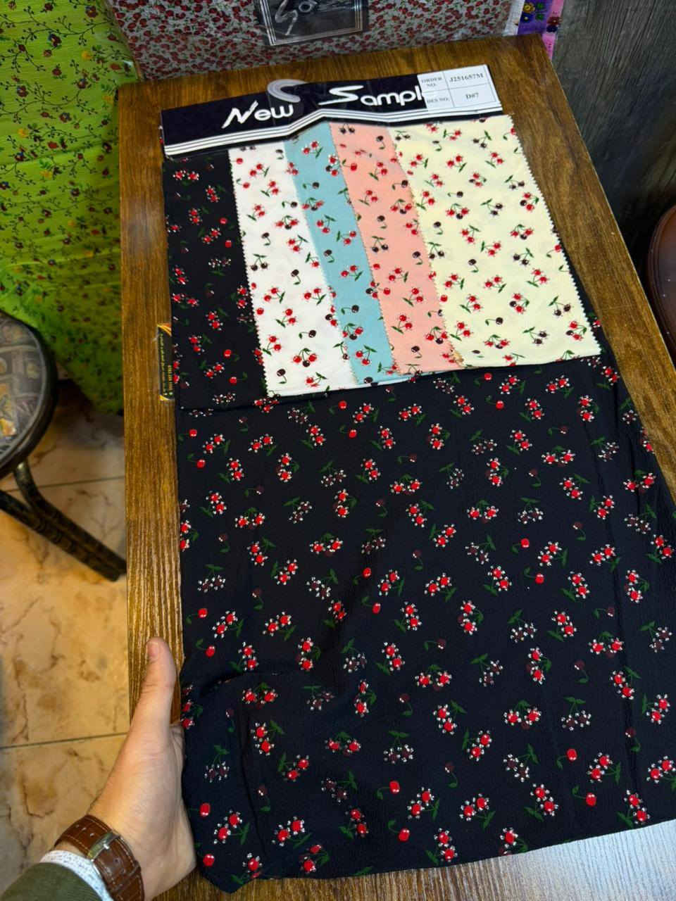 جديد لؤلؤة الغيث
اليسا ميتاليك
البيع جمله فقط
العنوان شورجه سوق الصفافير سوق المراديه
علي طعيمه
هاتف ***********
