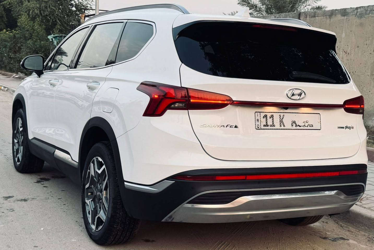 سنتافي plugin hybrid 
موديل ٢٠٢٣ وارد امريكي 
ممشى: ٣٥ الف ميل
المواصفات: لمتد فول مواصفات 
سنوية جديدة باسمي تحويل ثاني يوم
كير و محرك و هايبرد افحص وين ميعجبك
ضرر السيارة بابين اليسار و مبدل نفس اللون مطابق ١٠٠٪؜ و صبغ بالدوسة بسيط
رقم صاحب سيارة ***********
