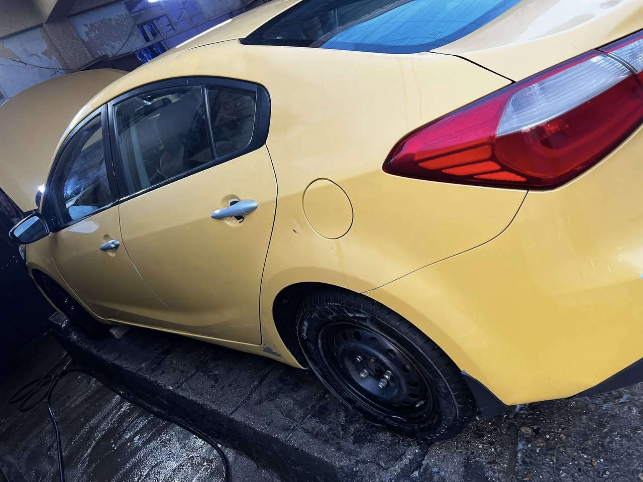 فورتي موديل ٢٠١٦ كيرررر عادي 

وارد أمريكي محرك ١٨٠٠ بيها نضوح من الجبنه 
حادثها بجم 
السياره ماشيه ٩٠ الف 
سنويه جديده مصفره هيئه وغرامات 

السعر ٧٩
مكان السياره بغداد الشعب 

الاتصال فقط لا تراس   ***********
