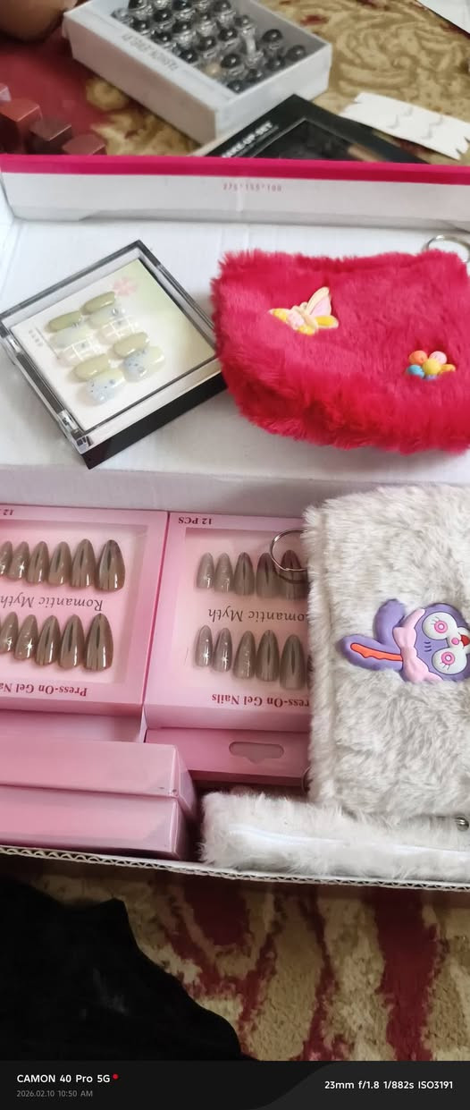 السلام عليكم بنات عندي تصفيه مستعجله عل بيع اكسسوارات ومكياج وشيأن وملابس كلهن 150بنات القطع هواي بيهن بلارازيلي اصلي مكاني كربلاء طوريج ملبيج  توصيل متوفر تواصل واتساب فقط *********** كربلاء, العراق
