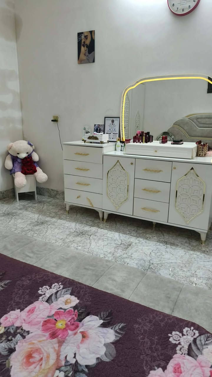 غرفه نوم أخو الجديد مليون وبي مجال غرفة ٩ قطع
كنتور ٧ أبواب وياه دوشك


**إذا كنت صاحب هذا الإعلان وتريد حذفه لأي سبب، رجاءا أرسل رسالة إلى الدعم الفني**