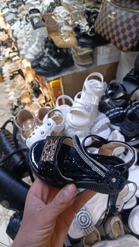 ملابس أطفال • جميع الألوان • مقاسات مختلفة