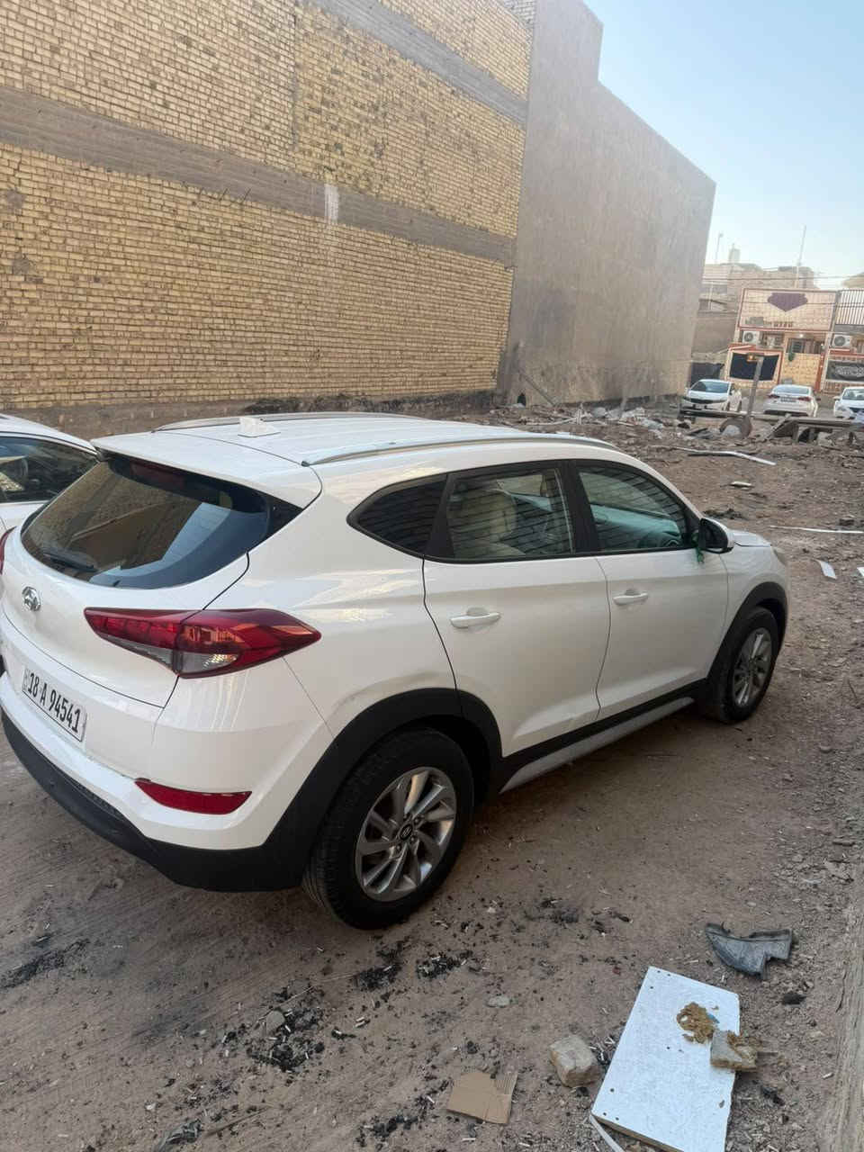 للبيع توكسان امريكي موديل 2018 سيارة جاهزه من كلشي مكينه كير حداديه تخم تاير كفالة بيها قطعتين تبديل بنيد وقبق جنطه مكانها نجف بيع او مراوس اوباما خصوصي ***********
