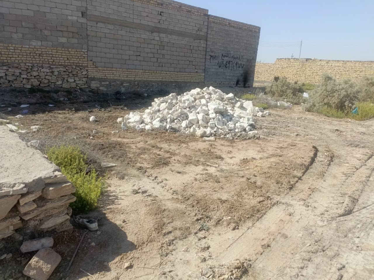 قطعه زراعي رميثه نزلت سيد جابر مساحه ١٩٠ م كافه الخدمات شارع ٨ أمتار السعر ١١ وكل قادم واله كرامه *********** متواجد واتساب فيس
