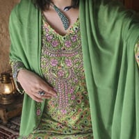 مخاوير مخيطه وجاهزه مع شالاتها وباسعار جوه السوك متوفر بس مفرد ماكو جم...