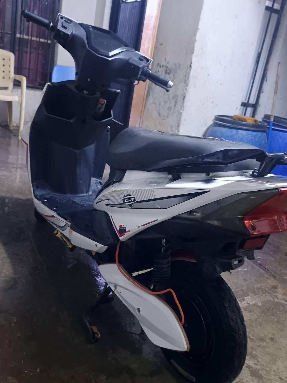 السلام عليكم دراجه شحن للبيع هيوشه 2024
بطاريت جديده شرط الفحص 
لايت شغال
اشارات شغاله 
دسكات جديده 
تايره امامي خلفي جديد 
بي ضربه خفيفه من الامام 
دراجه مكفوله فقط الملف عطلان 
مكاني الفلوجه حي العسكري 
السعر 350 وبي مجال
واتساب ***********1
