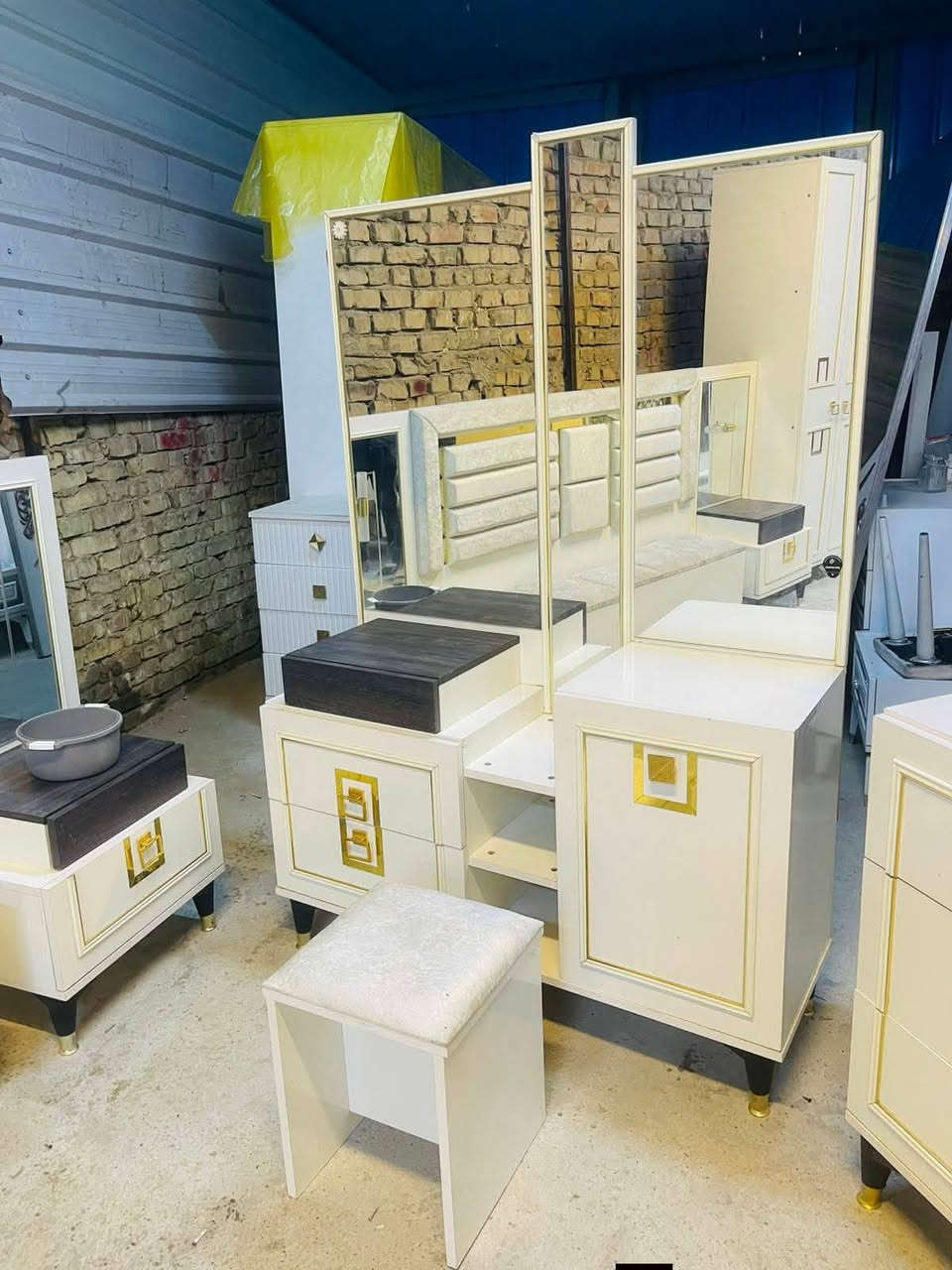 10قطع فول نضافه معه شد ونقل داخل بغداد مجانا للحجز والاستفسار دايركت او واتس ***********
