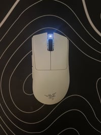 ماوس razer deathadder v3 pro لون ابيض الماوس نظيف اخو الجديد بس ينرادل...
