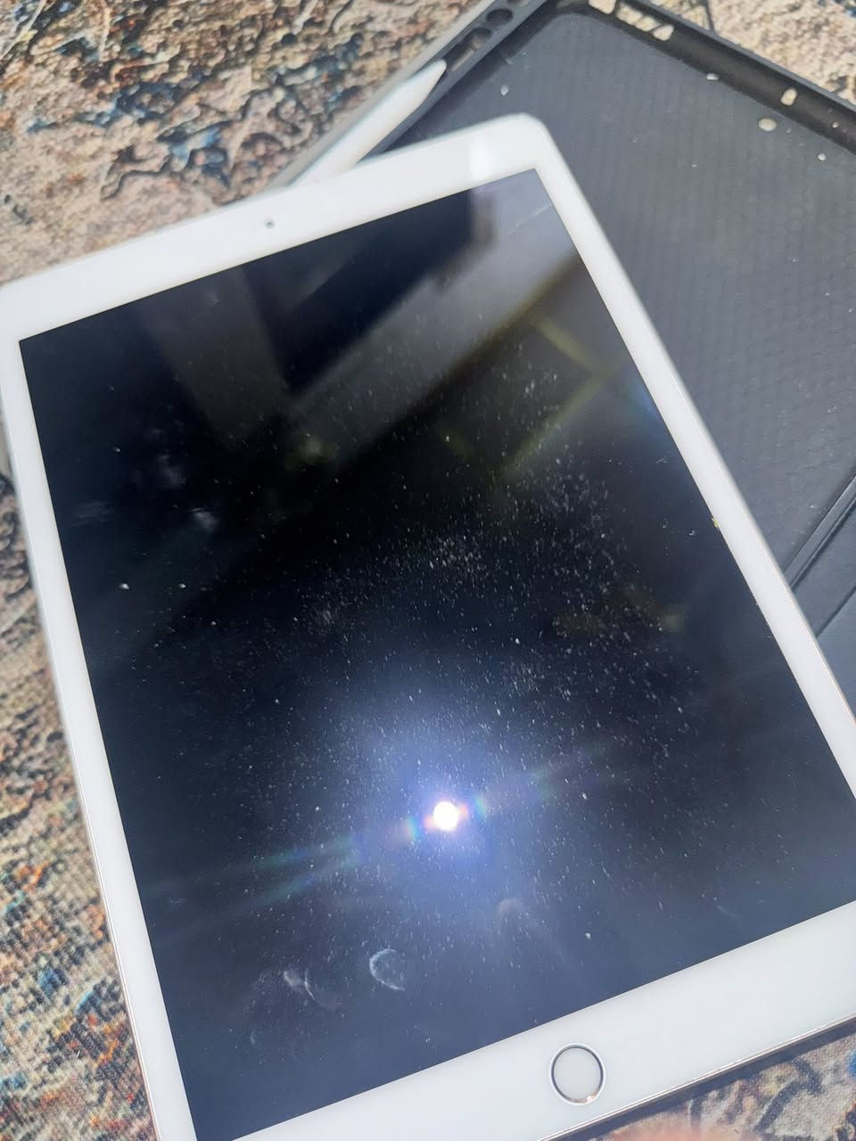 ايباد 7 للبيع مساحه 128 الايباد جديد مستخدم شي قليل السعر 200 وبي مجال تواصل *********** مكان البصره ياسين خريبط
