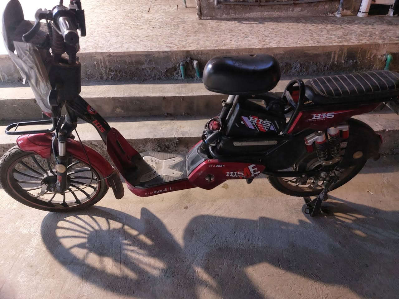 دراجه شحن للبيع ١٢٥ بغداد العبيدي شغاله على الفحص مستعجل للبيع ***********
