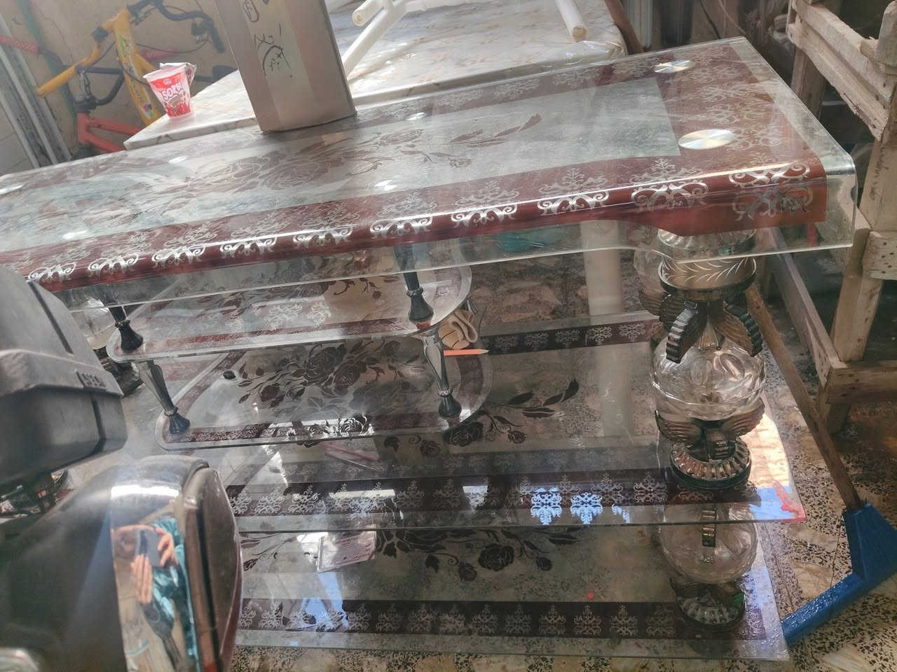 ميز شاشة بسعر 30 وبي مجال 
لل استفسار ***********
