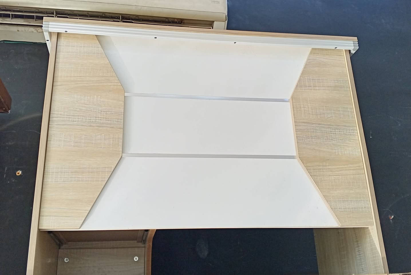 مكاتب حديثه بانواعها واحجامها كراسي دواره جديد ومستخدم بنسب السعار عنوان بغداد مدينه الصدر قطاع 24 قرب مجمع الصادق واتساب ***********
