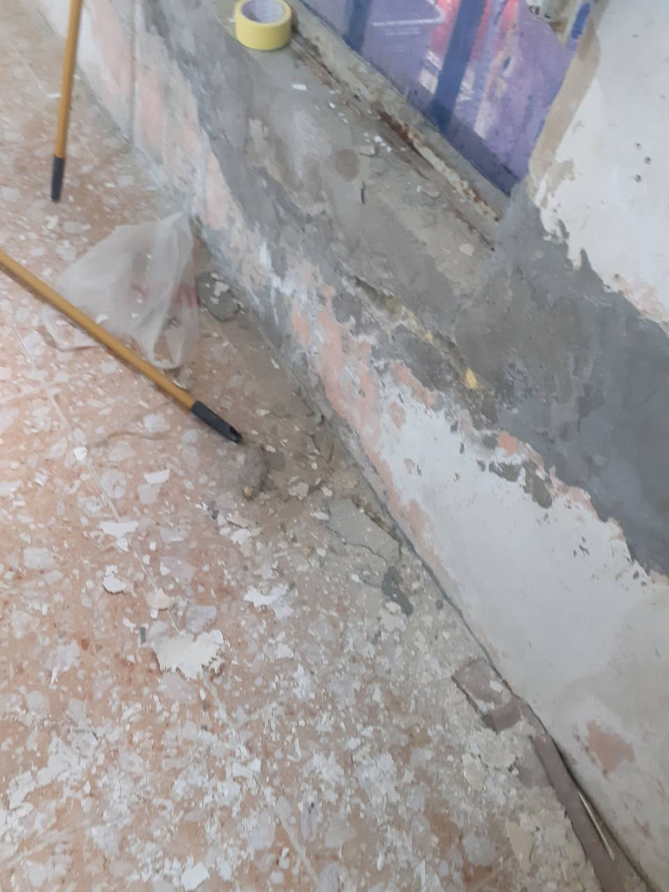 السلام عليكم صبغ طلس ترميم وبأسعار مناسبه هذا جزء من عملنه ناخذ قطعي ناخذ على متر حسب الاتفاق مكاني بعقوبه *********** والففير اله خصم
