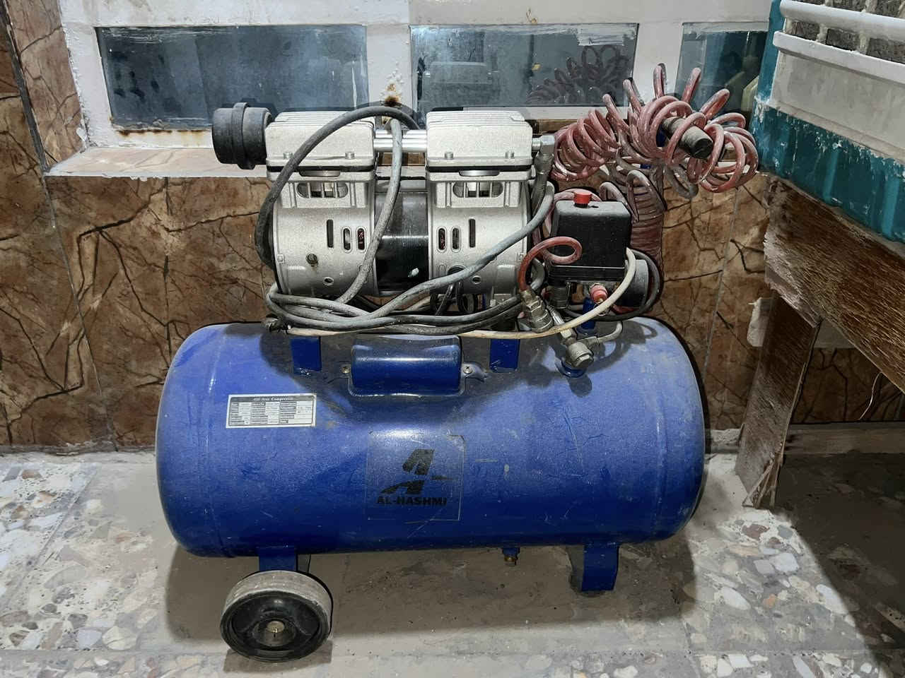 سلام عليكم اخوان 
كمبريسر هواء وفاره هم ترهم 
اعلى سعر وبالعافية🌺


**إذا كنت صاحب هذا الإعلان وتريد حذفه لأي سبب، رجاءا أرسل رسالة إلى الدعم الفني**