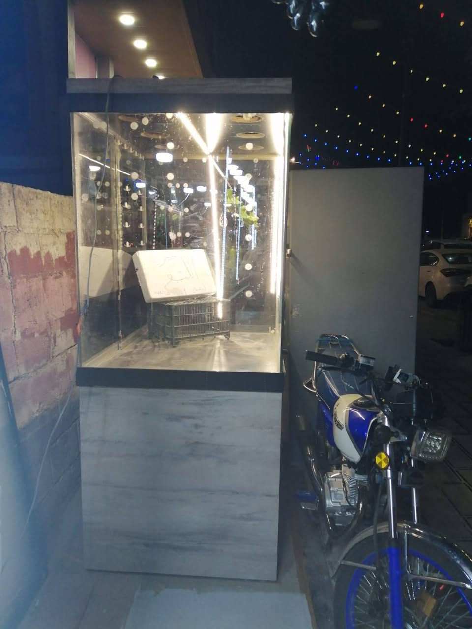 السلام عليكم
ميز البيع امديف رتفاع 2 وطول 1او 10اوالعرض 85 مكان النجف مكان شارع روان السعر 200 وبي مجال استفسار ***********
