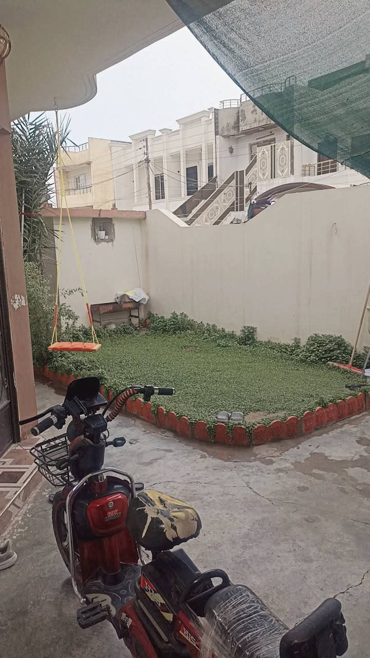 🏡 للبيع – دار سكنية مميزة
السلام عليكم ورحمة الله وبركاته
🔹 دار للبيع بمساحة 200 متر مربع
🔹 الواجهة: 10 متر × العمق 20 متر
📍 العنوان:
قادسية الثانية – شارع أبو وليد
خلف إعدادية البيداء للبنات
✨ تفاصيل ومميزات البيت:
✔️ كراج للسيارة
✔️ حديقة جميلة
✔️ مجمع صحي داخلي + خارجي
✔️ مطبخ بارد كبير + مطبخ حار
✔️ ترك (ممر) واسع
✔️ غرفة استقبال
✔️ غرف نوم عدد (2)
✔️ هول مريح
✔️ بيتونة واسعة
✔️ غرف النوم تحتوي على دكتات (تبريد)
✔️ البيت مفروش سيراميك بالكامل (عدا الحوش)
✔️ سقف ثانوي كامل
🪑 ملاحظة: البيع يشمل الأثاث كامل أو جزء منه حسب الاتفاق
📞 للتواصل: ***********
📍 فرصة ممتازة للسكن المريح والاستثمار
