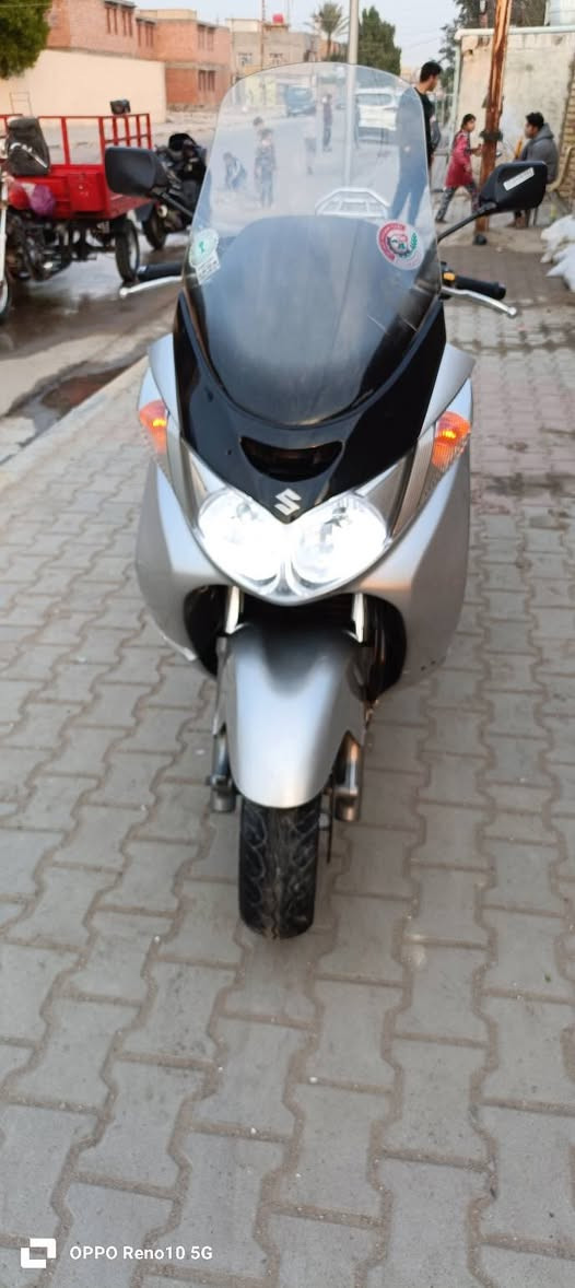 السلام عليكم دراجة سكاي ويف ربع للبيع مكينه مكفوله لاتنقيص ولا تبخير اوراق كامله كهربائية كاملة مابيه نقص السعر. مليون وبيه مجال قليل  الاتصال على هذا الرقم 
***********
