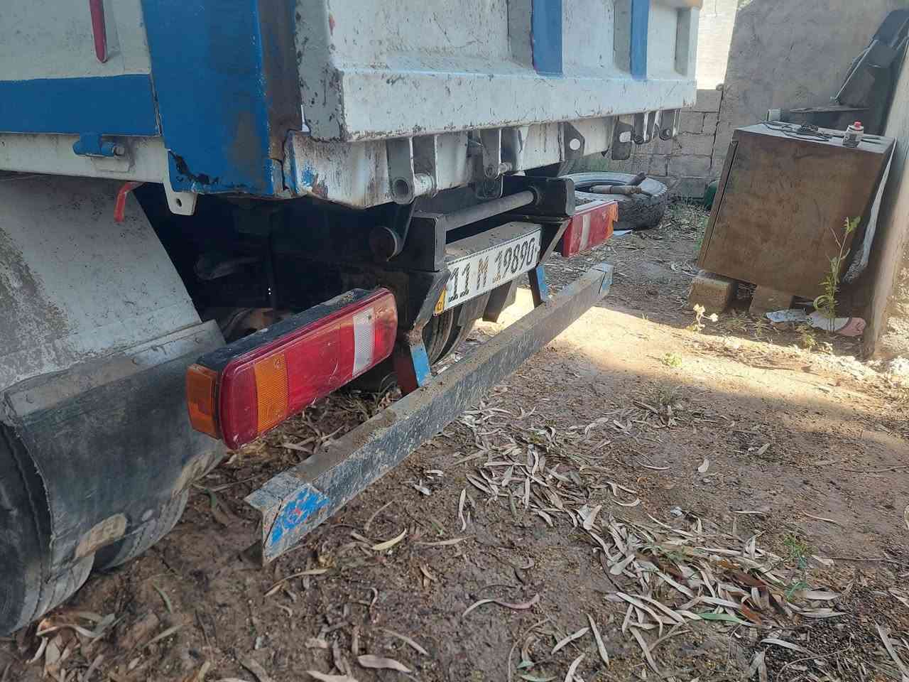 سلام عليكم سياره ازوزه قلاب موديل 95للبيع رقم بغداد جديد باسمي جاهزه للشغل الشراي يتصل ***********
