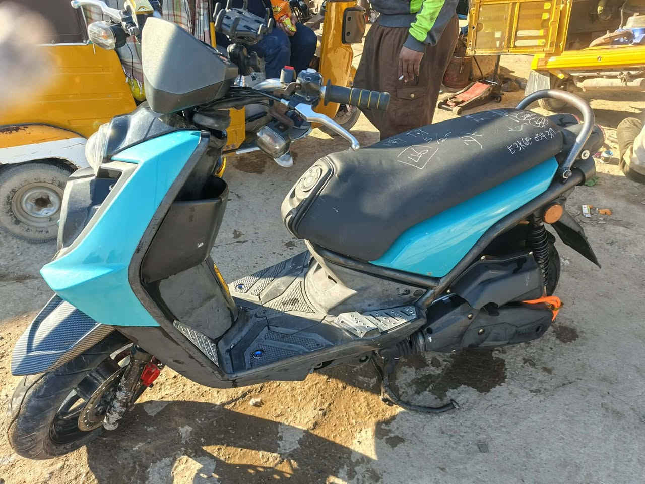 السلام عليكم سكنز جبل موديل 13
صارله فتره من نازله 
دراجه مكفولة من كلشي
محرك يخبل مامفتوح
تزويد كبالك بصور

هاوزن رياضي أبو الختم الحفر
قبق جوزه
تعلاكه
غلاف رقم شاصي
سويج 
يدات 
دبل اشاره
صوندات 
كاعيات فضيات

سعر 1500 وبيها مجال 
***********
