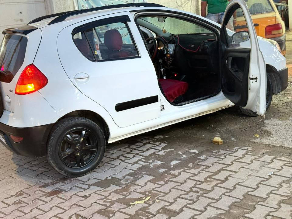 جيلي باندا كروز موديل 2013 كير اوتوماتيك تخم تاير جديد السيارة في حالة جيدة  رقم بغداد الجديد  السعر 57 العنوان بغداد رقم الهاتف ***********
