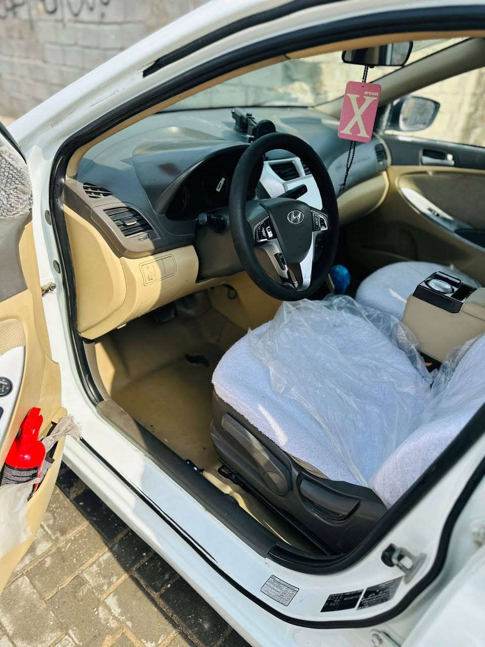 السلام عليكم اكسنت موديل 15 بيها رشاش صبغ بسيطه تحويل ثاني يوم العنوان بصره ***********
