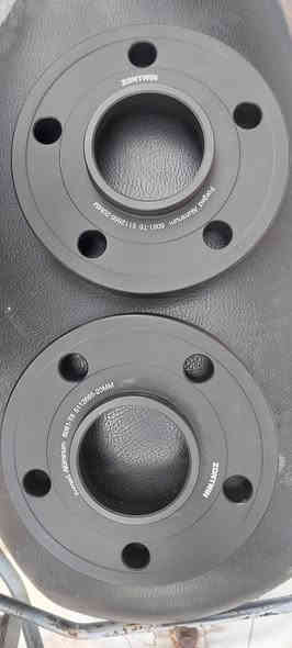 السلام عليكم تخم سبيسرات تو سايز مع الستدات زيرو ما مشدودات 
سعر التخم ١٥٠ الف القياس ومال يانوع سيارة مكتوب عليهن 
مكاني كربلاء وتوصيل موجود
***********
***********
