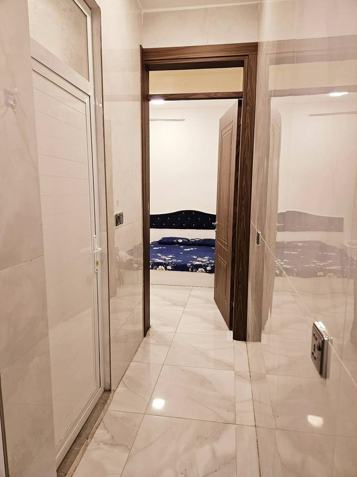 مكتب الزبيدي للعقار 🏠🏠
📍للبيع في الصليخ موقع راقي جدا 
المساحة 50 متر 🏗
الواجهة 3.35والنزال 15 
الطابق الارضي صالة ومطبخ وغرفة نوم وخدمات ومنور 
الطابق الاول غرفتين نوم وخدمات 
الطابق الثاني غرفة نوم وبيتونة وسطح 
عرض الشارع 10 متر💯💯
للاستفسار اكثر يرجى مراجعة مكتب الزبيدي للعقار أو الاتصال على: 
***********📞📞
