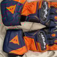 DAINESE CARBON 3 LONG السلام عليكم متوفر كفوف كاربون فايبر مصنوعه من ج...