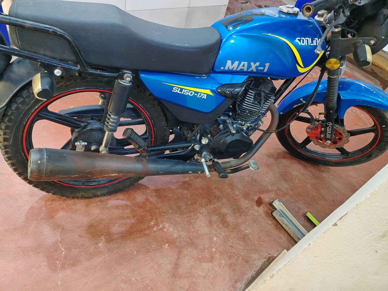 للبيع
دراجه موديل 23

مكانهه بسمايه 

السعر 650 الف وبيهه مجال
***********
