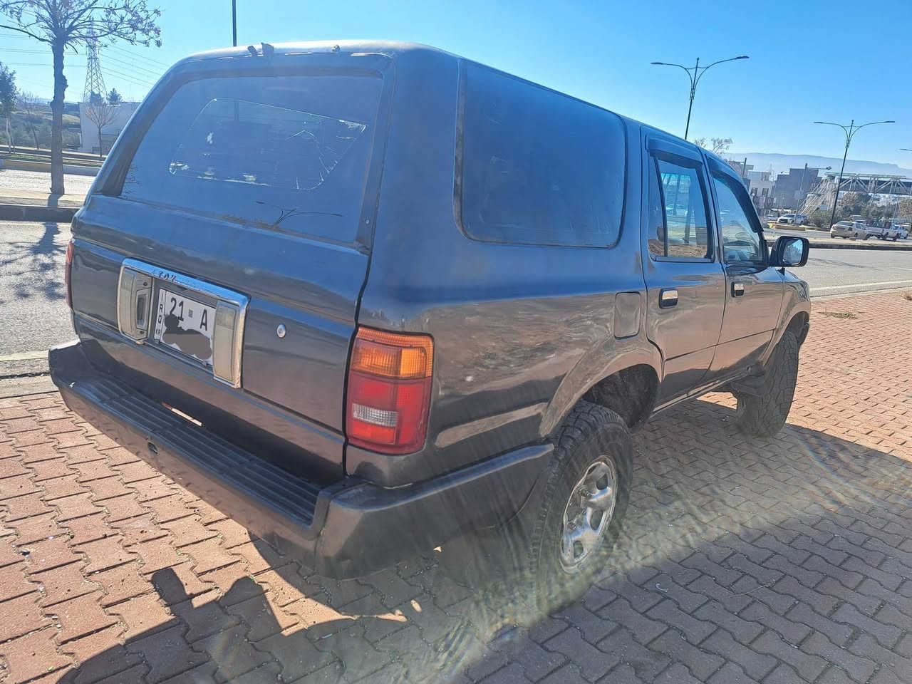 بەناوی خوای گەورە توێتاڕەنەر
دەبڵ ئەکسل4×4 گێڕومەکینەبیلاد گێڕ عادی 
ڕەقەم وسەنەوی تازەیە 
چوارتایەی لۆکی لەژێرایە
گێڕومەکینەودەبڵ ئەکسلی بەشەرت 
کارەبای مەزبوتە  بێ تەقەوڕەقەیە 
***********
