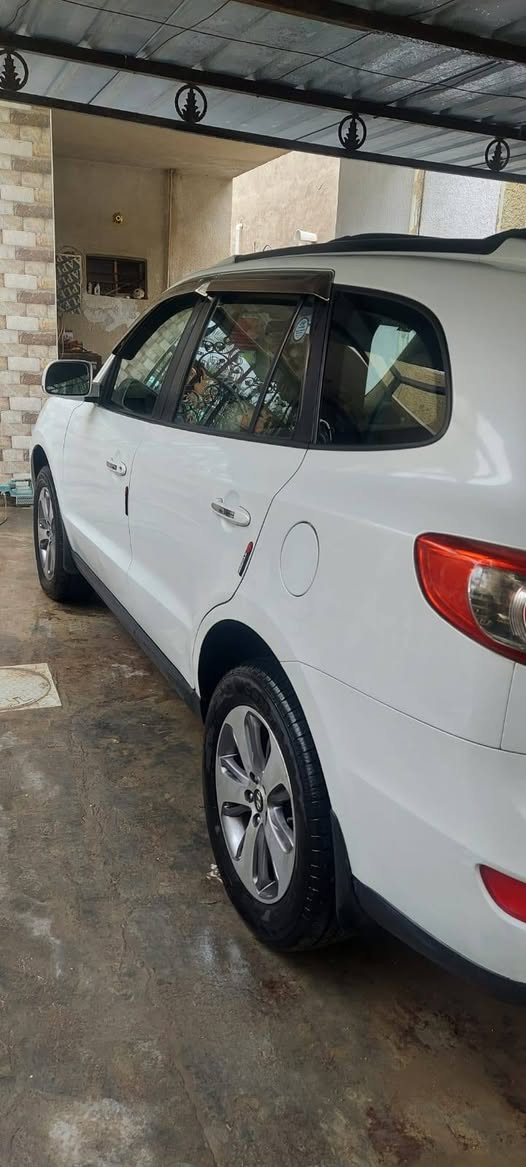 سلام عليكم للبيع سنتافي موديل12 V6 فور ويل محرك 3500 مكفول كلين تايتل بدون حادث فول مواصفات عدا البصمة ماشية 70 الف رقم انجليزي بغداد بسمي السعر 155 للأستفسار على الرقم *********** وتساب موجود مكاني بغداد مع تحياتي
