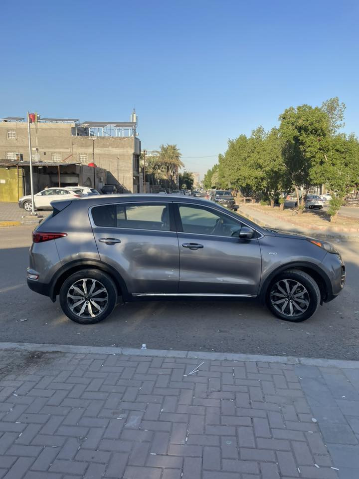 السلام عليكم سبورتج كندي للبيع 
موديل 2018 
فول مواصفات عده الفتحه EX
تشغيل عن بعد 
بصمه ابواب وبصمه تشغيل 
مري شفط واشاير بل مري 
كامره خلفيه وكامره دواره 
كشنات تدفأه تبريد وكشن كهرباء 
شاشه كبيره 
كامرات حوادث داش كام امامي خلفي داخلي
تلث وضعيات قياده وكروز سرعه 
كشنات جلد 
ماسحات اوتو ولايت اوتو 
رقم بغداد الجديد والسنويه جديده 
تبريد قطعتين وتبريد منفصل 
حادث السياره بدون تبديل وبدون صبغ 
فقط جاملغ بارد وشويه من البنيد 
السياره ماشيه 85 كيلو مو ميل 
نضيفه وما ناقصها شي وكامله 
مكاني بغداد/ شارع فلسطين 
 للتفاصيل اكثر 
رقم صاحب السياره *********** ☎️ 
متواجد وات ساب
