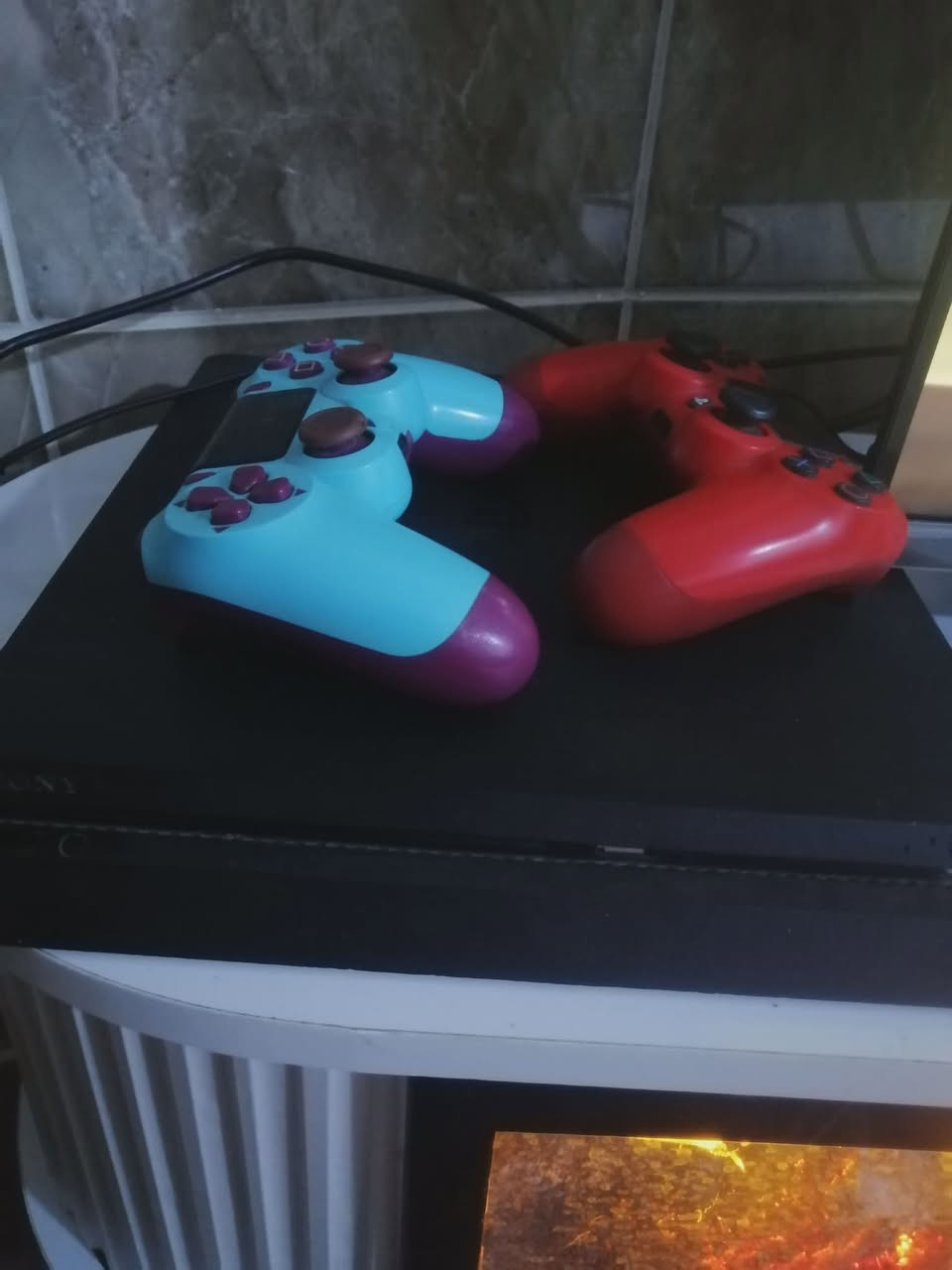 بلي فور سلم للبيع ما مفتوح + يدتين مستعملات
+ اقراص العاب
GTA
Red DEAD
مصارعه
THE LAST OF US الجزء الاول
MINECRAFT
FIFA 21
السعر : 390 وبي مجال قليل 
مكاني الموصل ويوجد توصيل لجميع المحافظات


**إذا كنت صاحب هذا الإعلان وتريد حذفه لأي سبب، رجاءا أرسل رسالة إلى الدعم الفني**