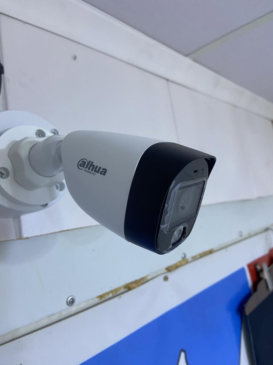 اسبق عصرك وكن في الطليعة
سلام عليكم 
تم تأمين محل احد زبائننا ب ٤ كاميرات من شركة دهوا 
دقة ٢ ميكا 
صوت وصوره 
ليلي الوان
ضمان سنه استبدال 
#العنوان #
كربلاء/طويريج/ شارع البلدية/ مجاور المستوصف الطبي 
#هاتف #
***********
***********
جملة- مفرد 
اسعار خاصة للمنصبين
