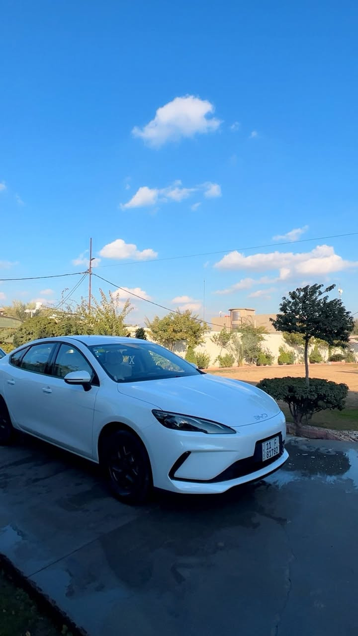 السلام عليكم byd سيل 5
2025        ماشيه 5000

السياره مدوشمه كامله 

السعر 18.500 

مرقم بغداد 

***********
