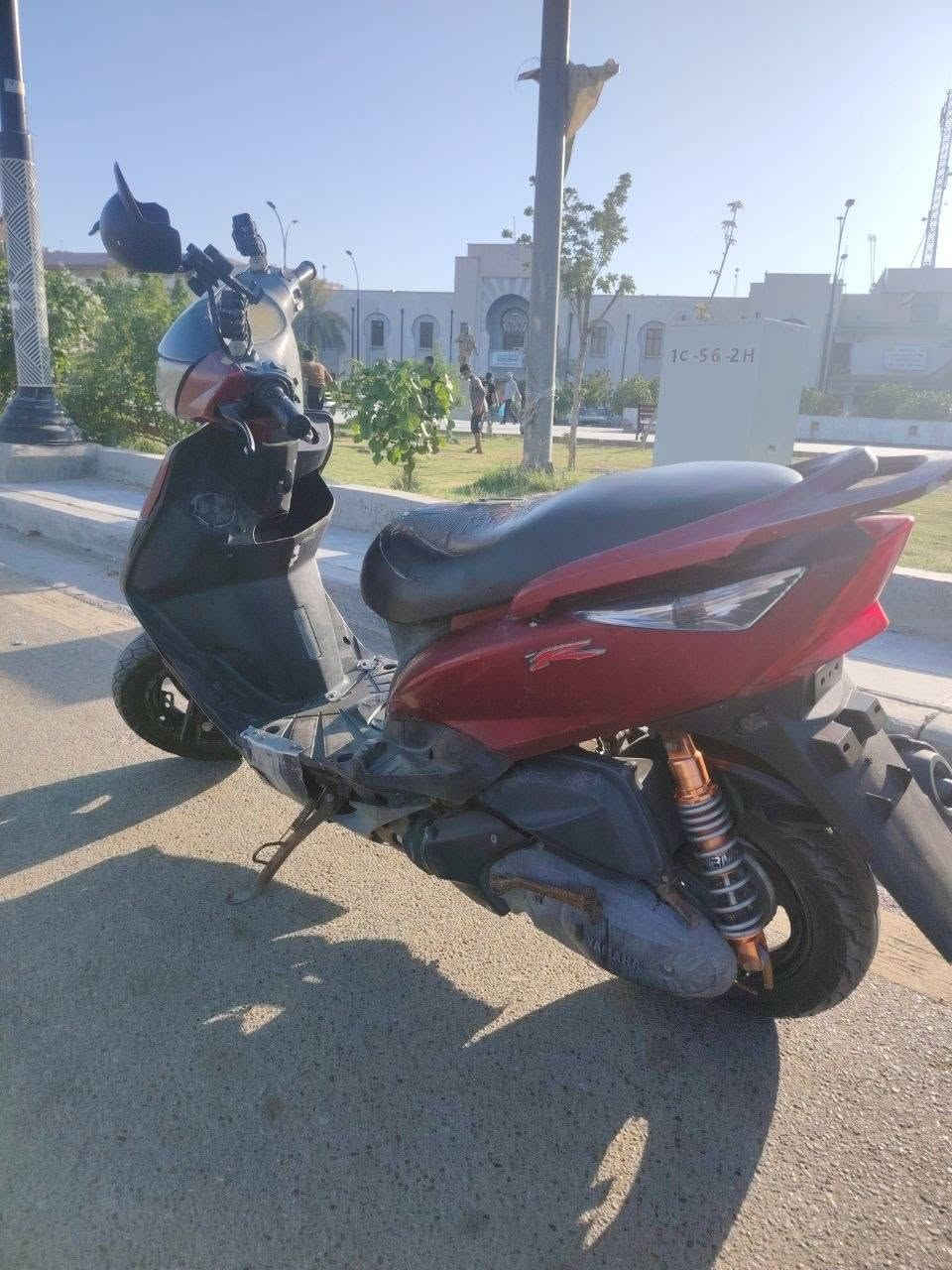#دراجه_للبيع
ماكس _ ثعلب 🦊 _ جي تي _ نوزل ☄️
دراجه شغاله + مامفتوحه شرط 
الاعطال البيها 
صالنصه طاكه شويه وما لحمتها صايره رياضي تلقائي 😅
الاشاره تشكل بيها خربطه 
الكيج وايره مكطوع مال السرعه البانزين شغال
كفرات بيها قطع مفطوره وضايعه بس مرتبه 

الموقع حله شارع الطهمازية مقابل حسينيه انوار الشهداء قرب حلويات قص الشام نهايه شارع 100

***********

السعر 650,000 د.ع وبيها مجال بصيط
